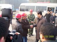 山東省委常委、副省長王軍民到集團公司援建北川人民醫(yī)院工程視察指導(dǎo)工作